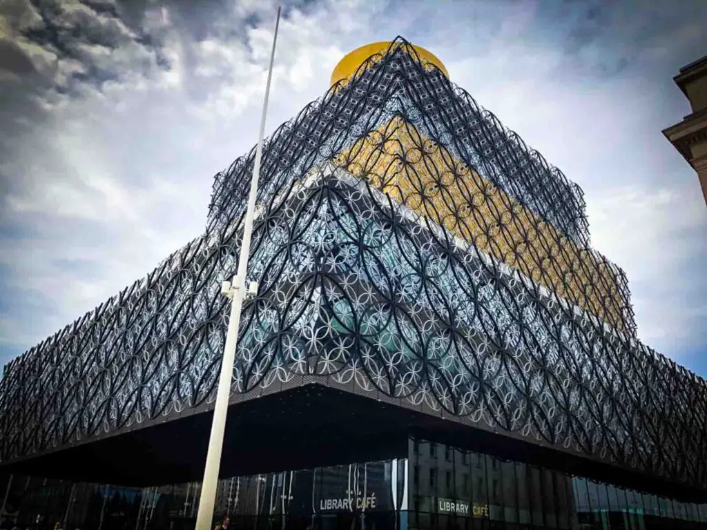 the library in birmingham that looks like a wedding cake